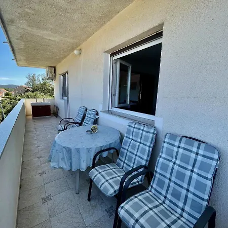 Apartments Veli Rat
