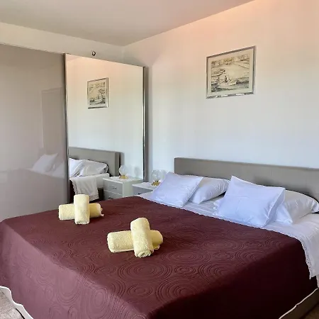 Apartments Veli Rat شقة فيلي رات
