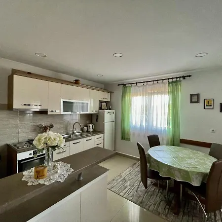 Apartments Veli Rat فيلي رات