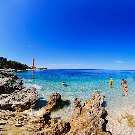 Apartments Veli Rat شقة فيلي رات