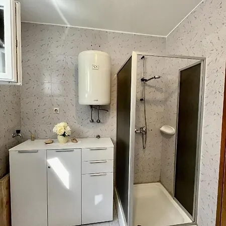 Apartments Veli Rat
