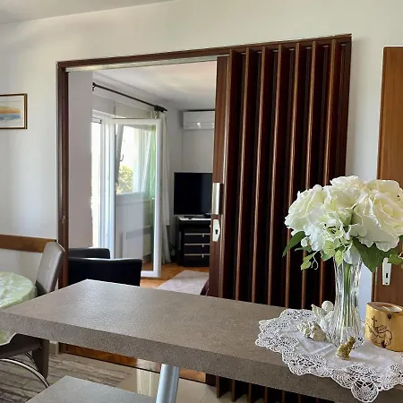 Apartments Veli Rat Apartment *
