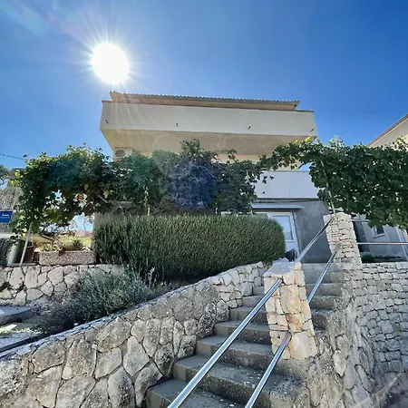 Apartments Veli Rat شقة