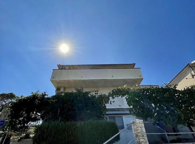 Apartments Veli Rat