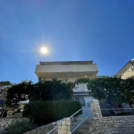 Apartments Veli Rat