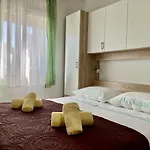 Apartments Veli Rat Veli Rat