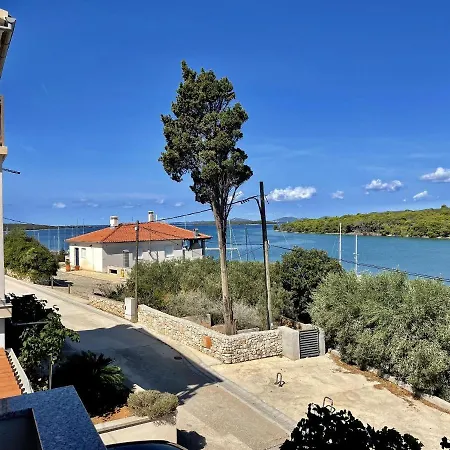 Apartments Veli Rat Apartament *