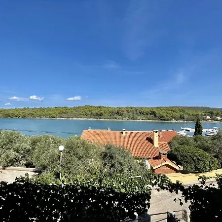 Apartments Veli Rat Apartament *