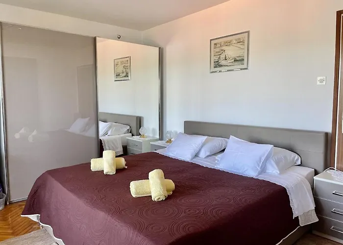 Apartments Veli Rat Апартаменты Вели-Рат