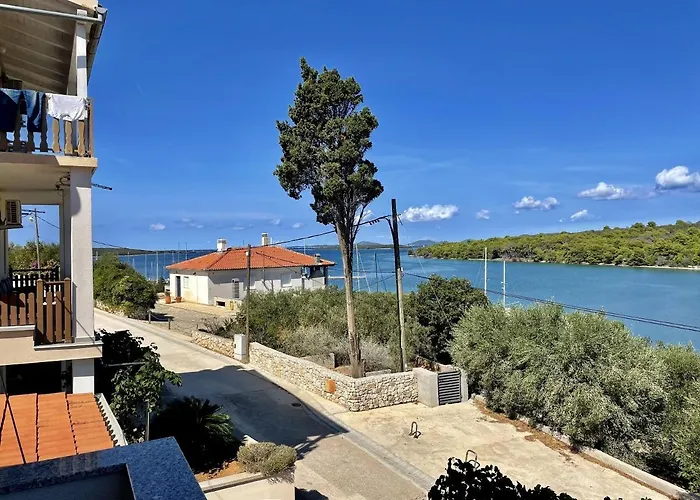 Apartments Veli Rat Апартаменты *