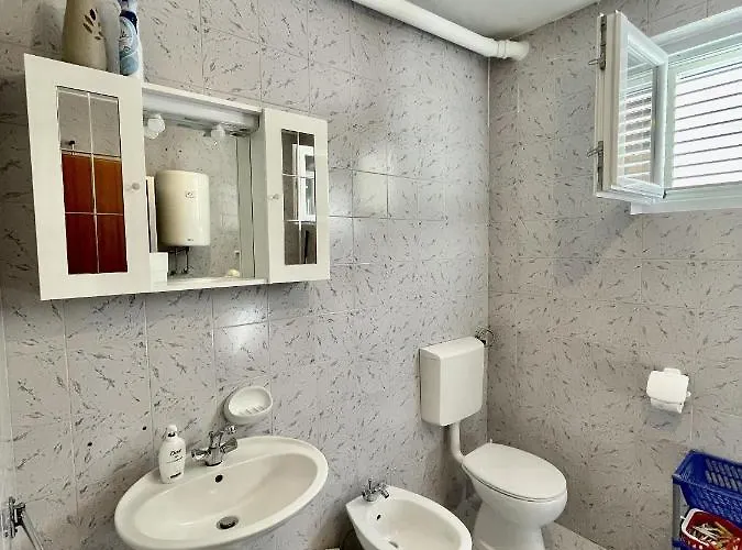 Apartments Veli Rat